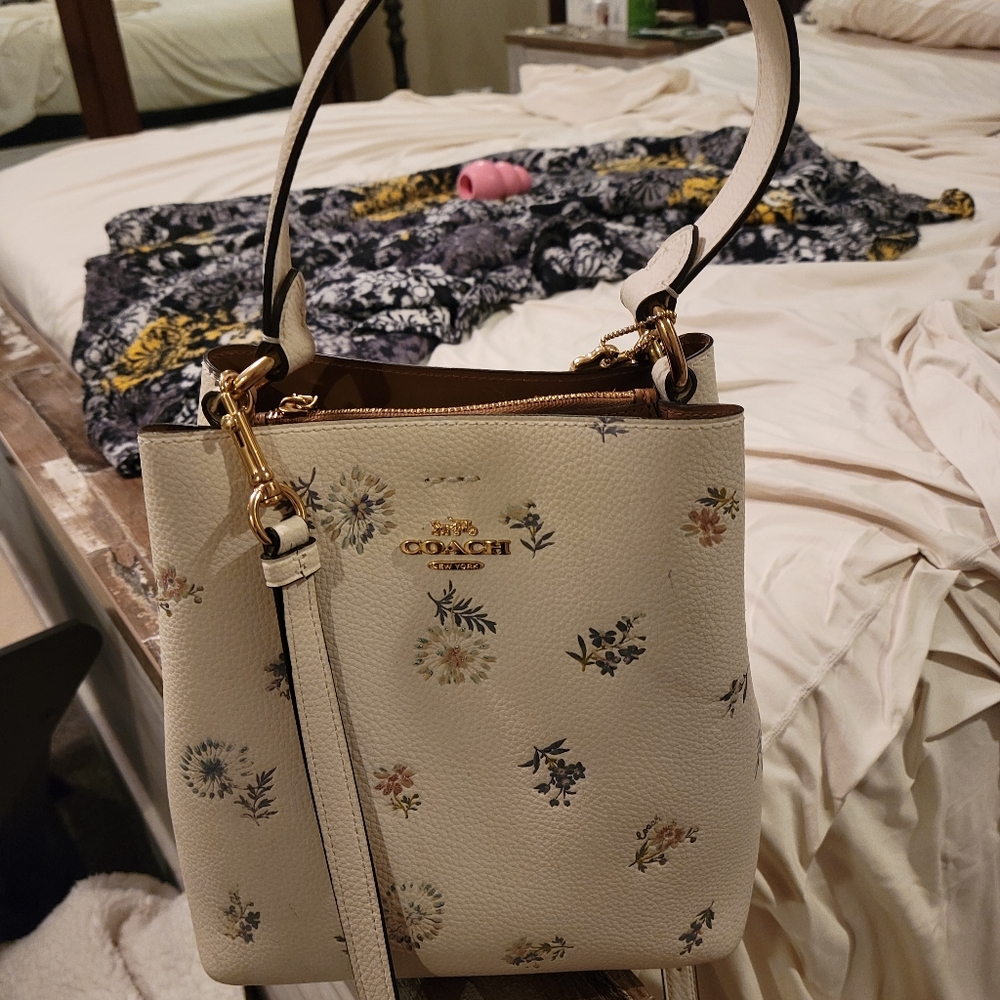 Coach bucket purse w/ matching wallett